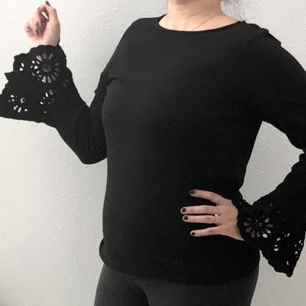 Beachlunchlounge Eyelet Bell Sleeve Long Sleeve Top sz S - Picture 8 of 8